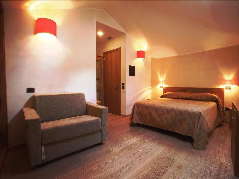 Hotel 99 Cannelle LʼAquila Buitenkant foto